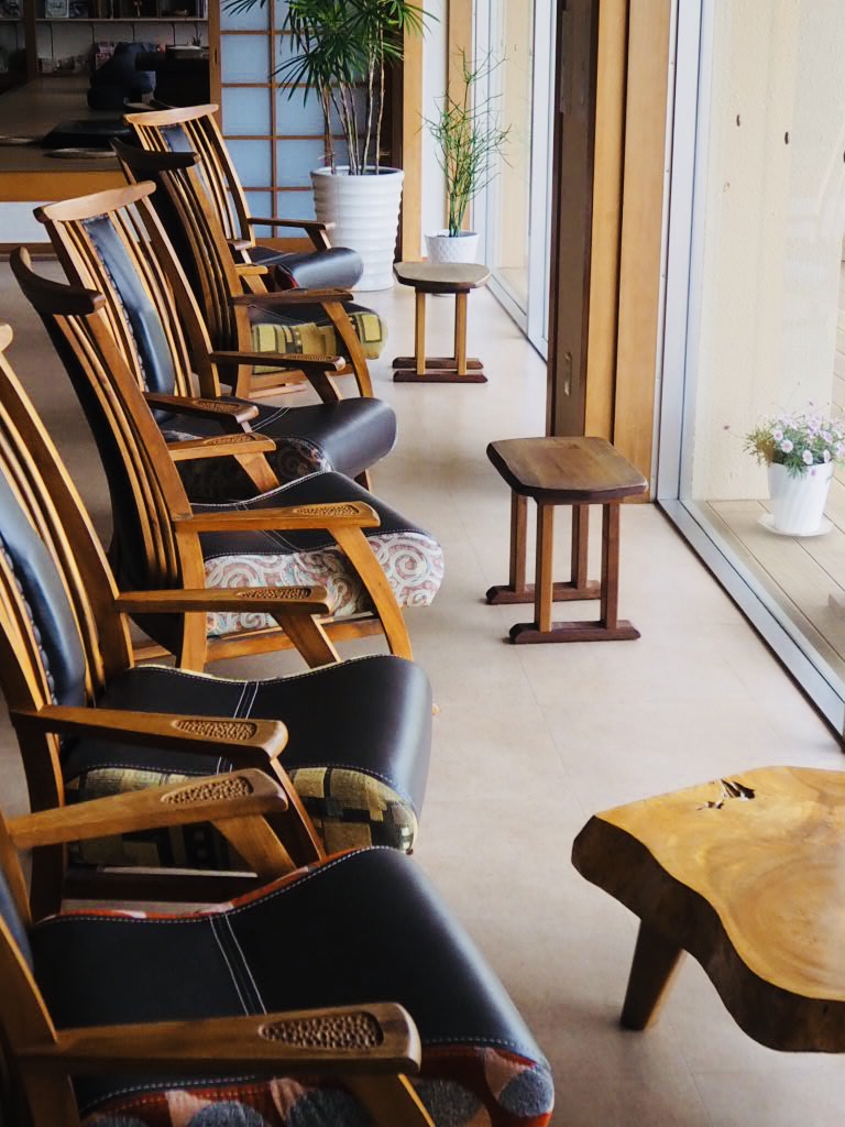 雄山荘のカフェ琵琶湖ビューの席