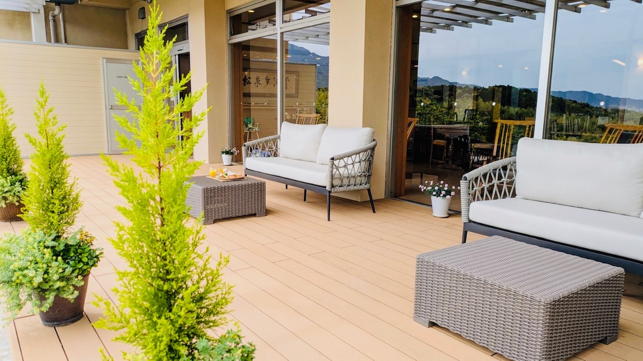 おごと温泉雄山荘のカフェテラス席