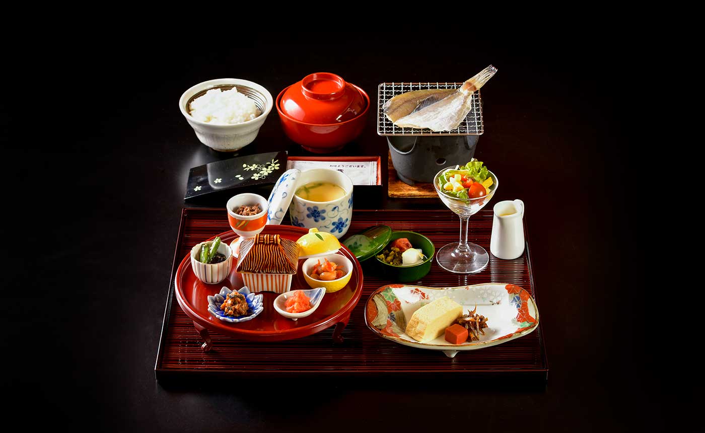 自慢の近江米に合うおかずを取り揃えたこだわりの朝ごはん