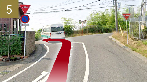 「おごと温泉」駅の信号左折