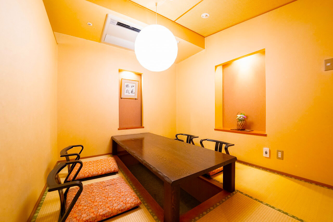 お食事会場「里山」