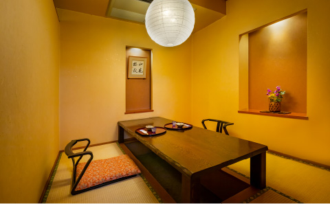 個室・掘りごたつ式お夜食と地酒処「里山」