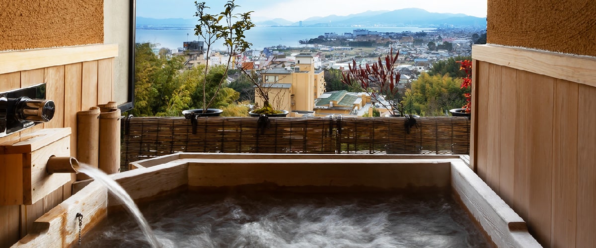 びわ湖が見えるジャグジー付き露天風呂