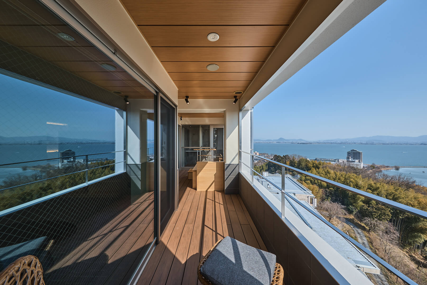 里山スイート SATOYAMA Suiteから琵琶湖を望む